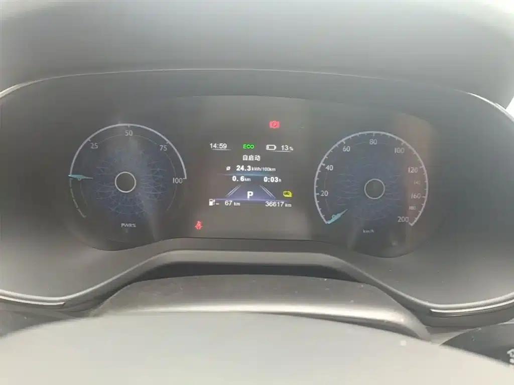 Hongqi E-QM5 2023 Model 620km PLUS — миниатюра 12