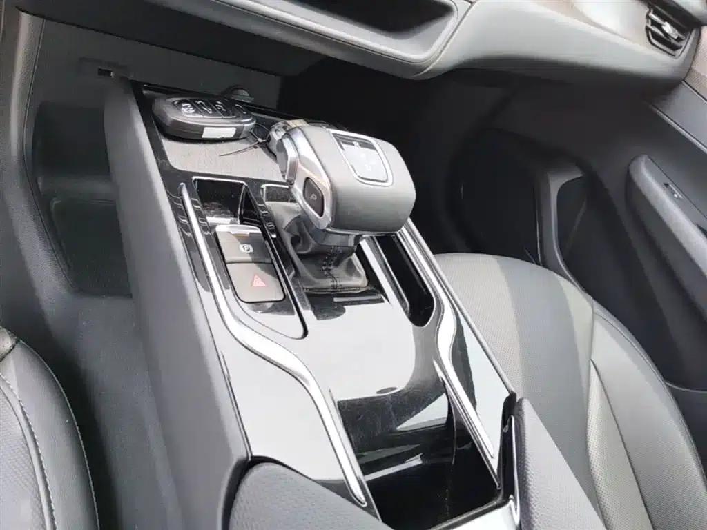 Hongqi E-QM5 2023 Facelift Basic Travel Edition — миниатюра 14