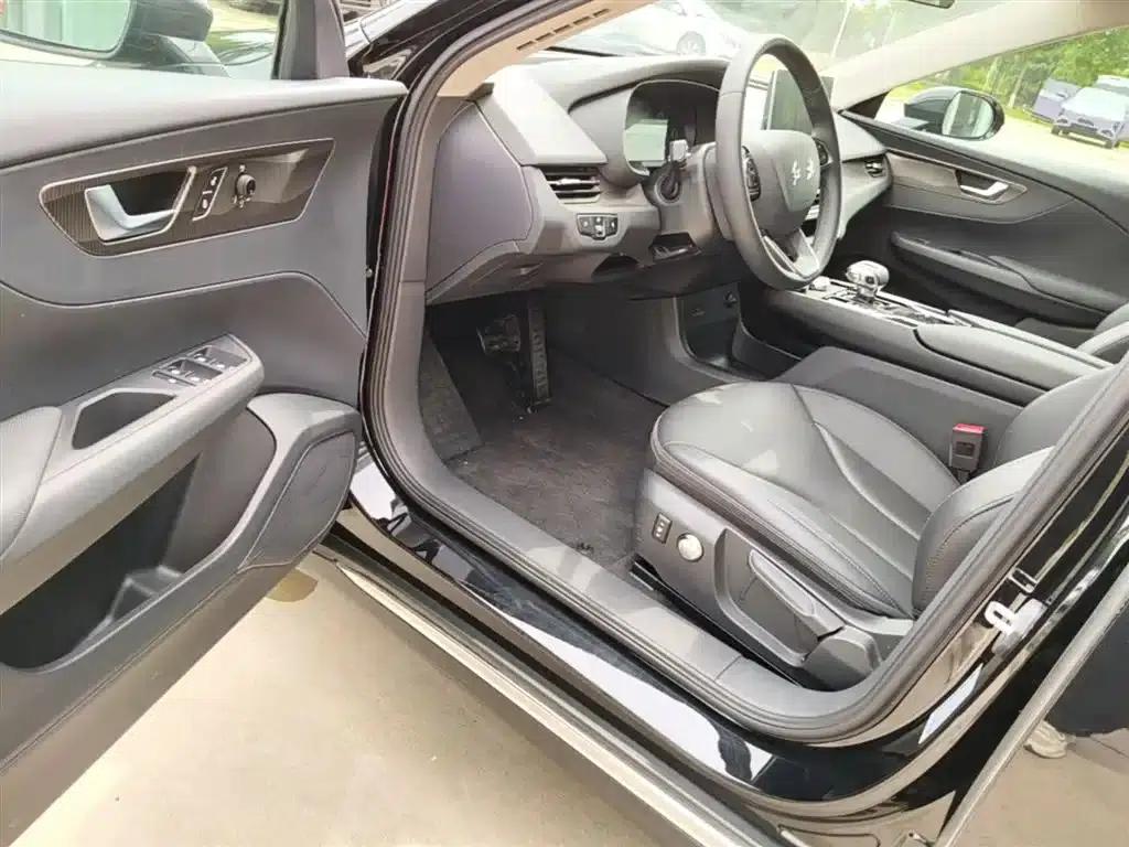 Hongqi E-QM5 2023 Facelift Basic Travel Edition — миниатюра 16