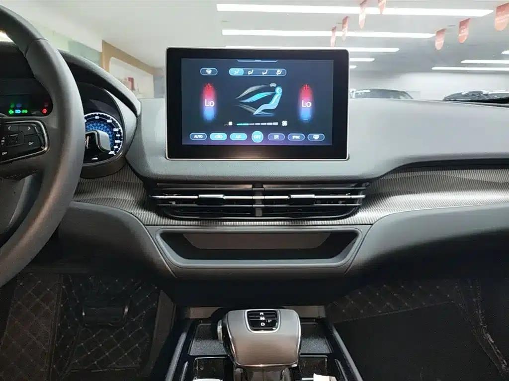 Hongqi E-QM5 2021 Charging Flagship Edition — миниатюра 13