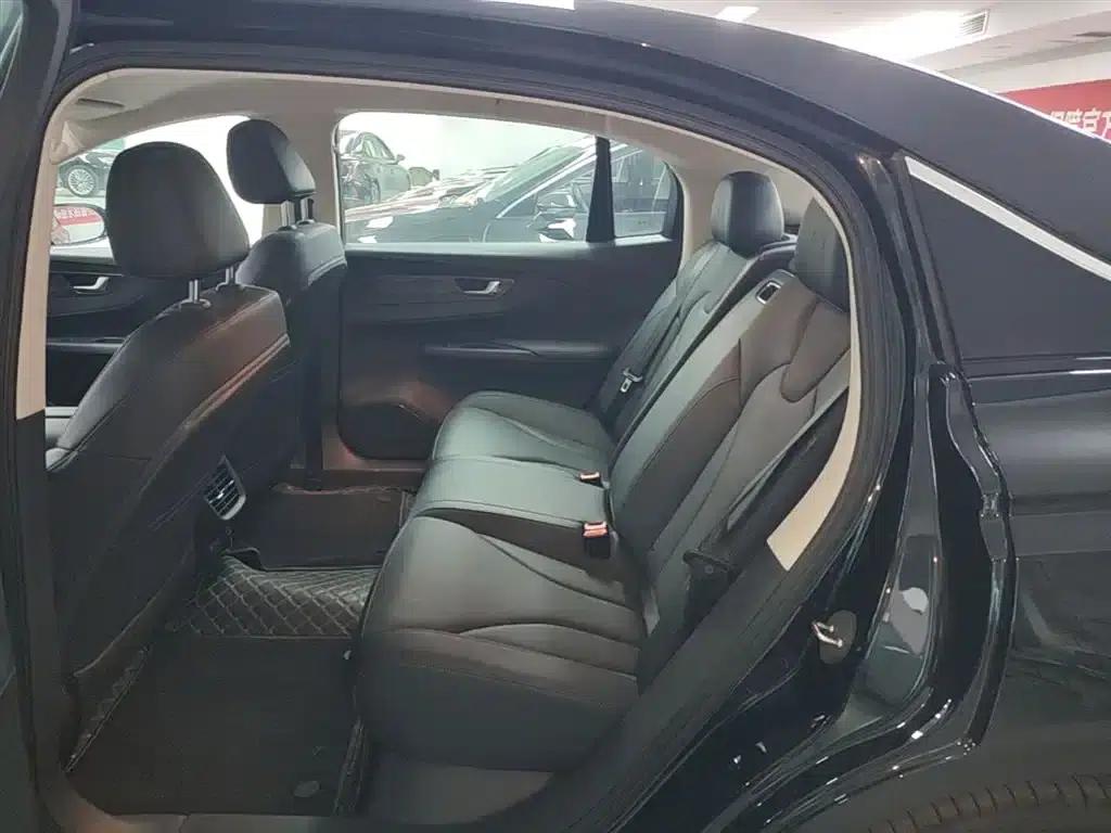 Hongqi E-QM5 2021 Charging Flagship Edition — миниатюра 17