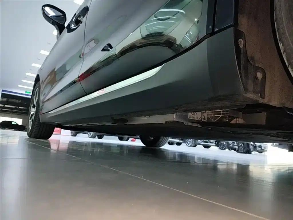 Hongqi E-QM5 2021 Charging Flagship Edition — миниатюра 22