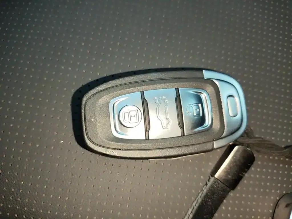 Hongqi E-QM5 2021 Charging Flagship Edition — миниатюра 9