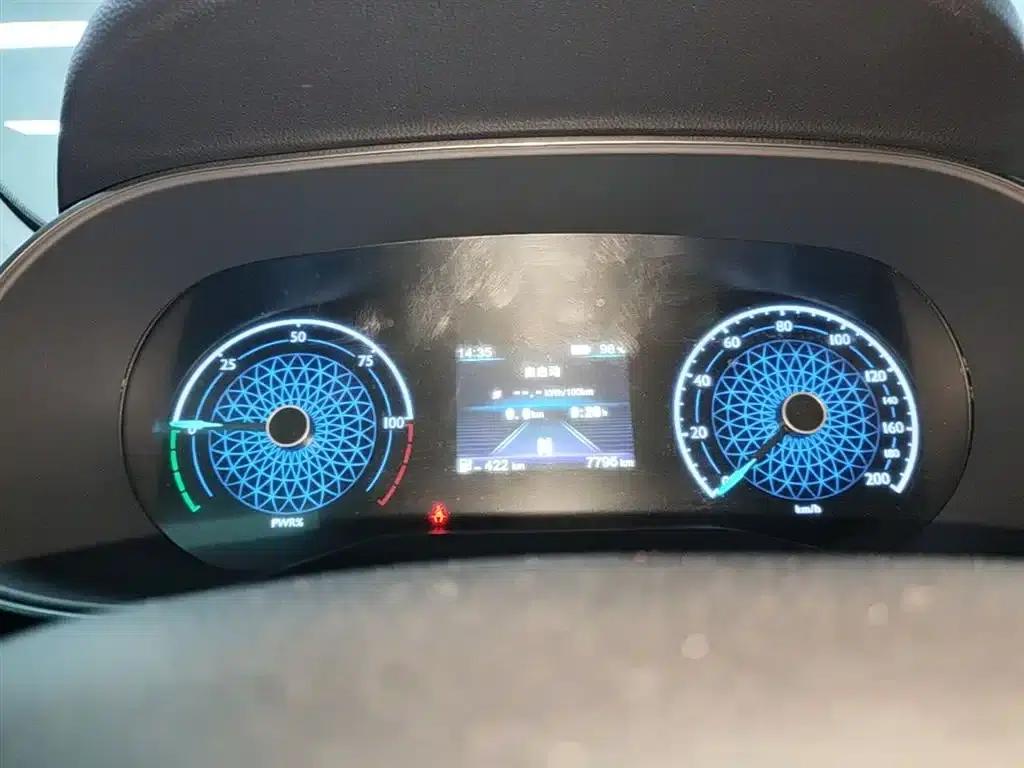 Hongqi E-QM5 2023 Facelift Basic Travel Edition — миниатюра 12