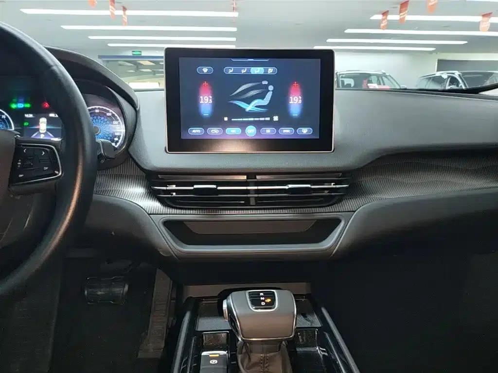 Hongqi E-QM5 2023 Facelift Basic Travel Edition — миниатюра 13