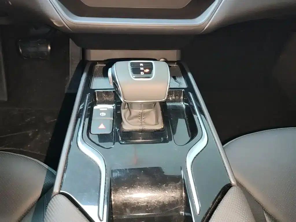 Hongqi E-QM5 2023 Facelift Basic Travel Edition — миниатюра 14