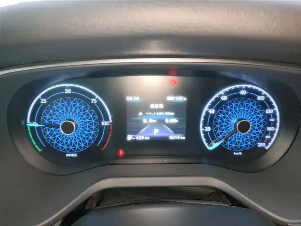 Hongqi E-QM5 2021 Charging Flagship Edition — миниатюра 12