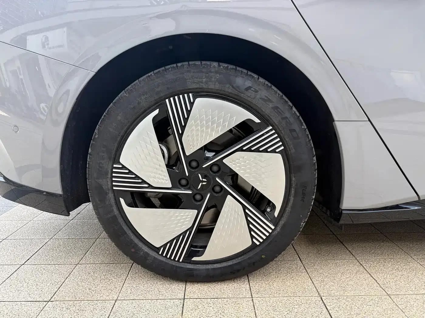 Hongqi EH7 2025 640 AWD Smart Selection Edition — миниатюра 14