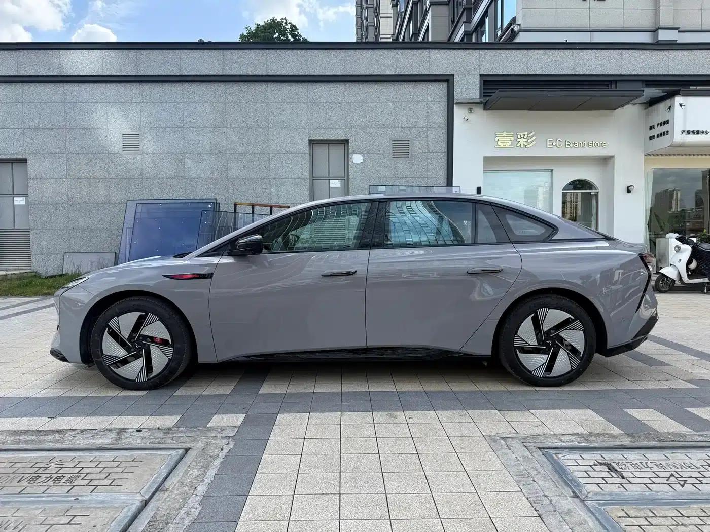 Hongqi EH7 2025 640 AWD Smart Selection Edition — миниатюра 18