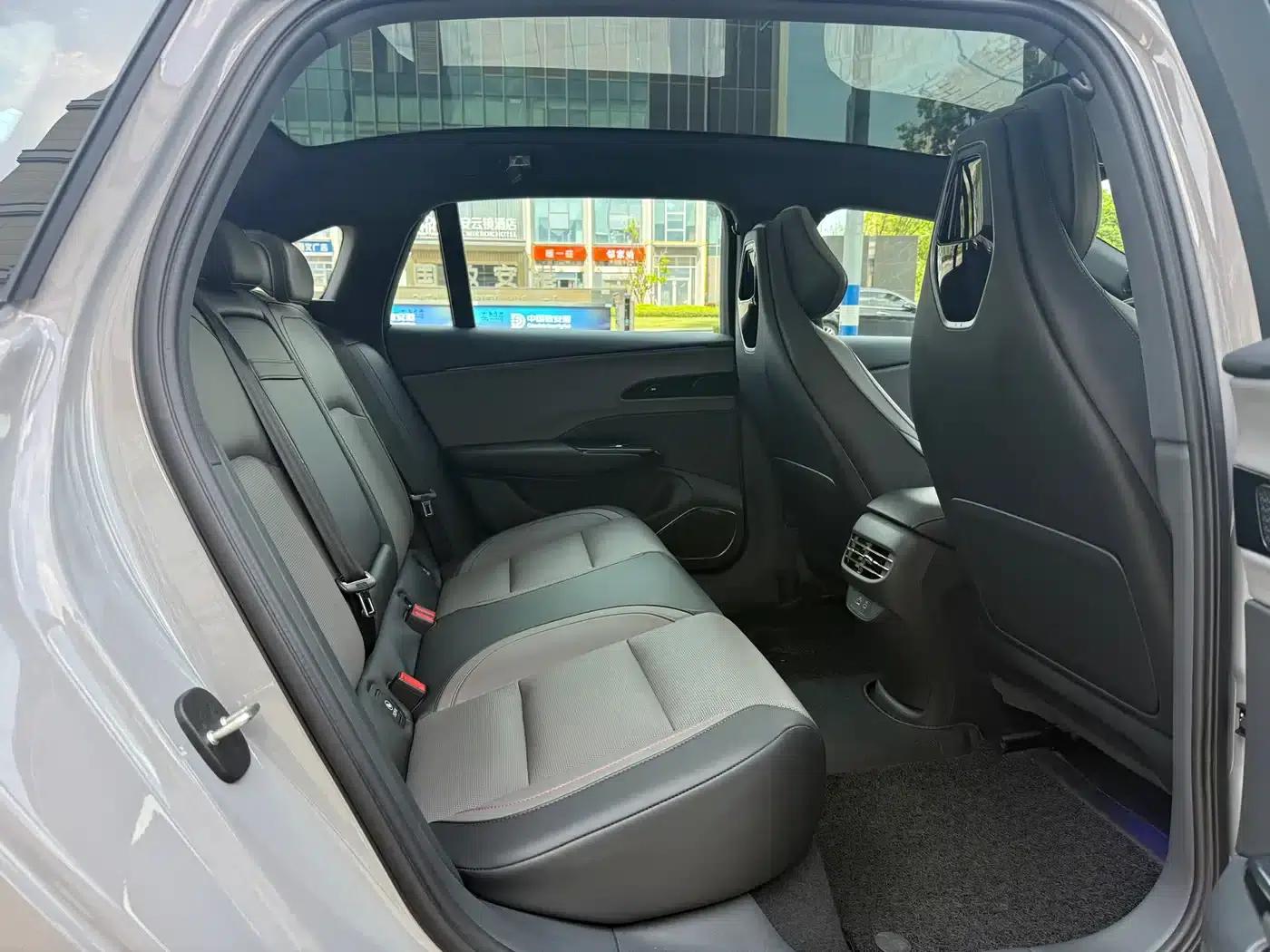 Hongqi EH7 2025 640 AWD Smart Selection Edition — миниатюра 8