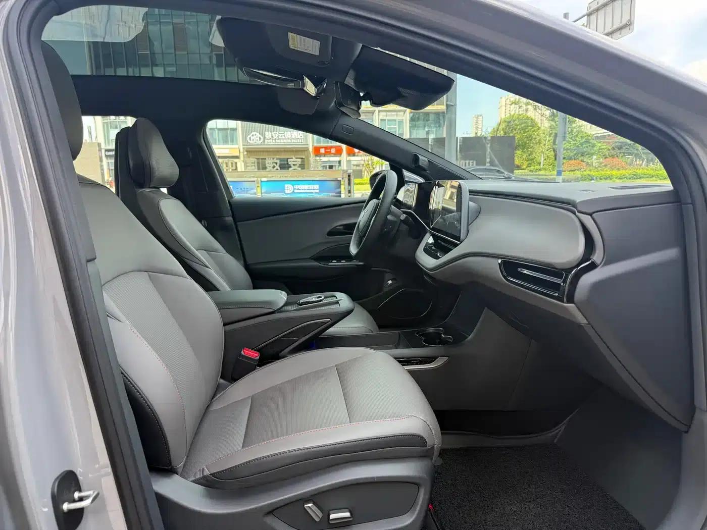 Hongqi EH7 2025 640 AWD Smart Selection Edition — миниатюра 9