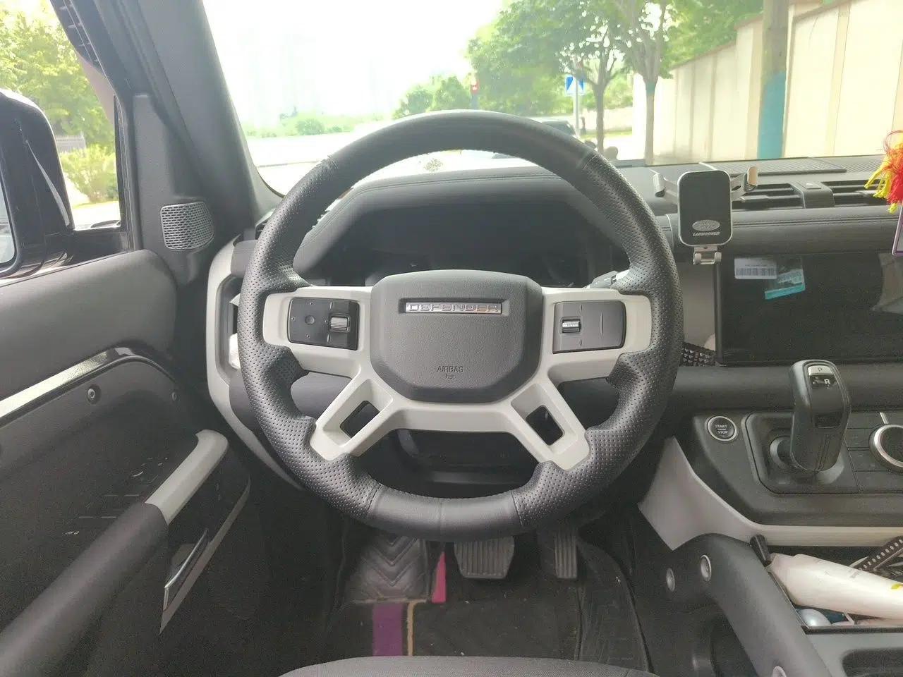 Land Rover Defender 2020 110 P400 SE — миниатюра 11