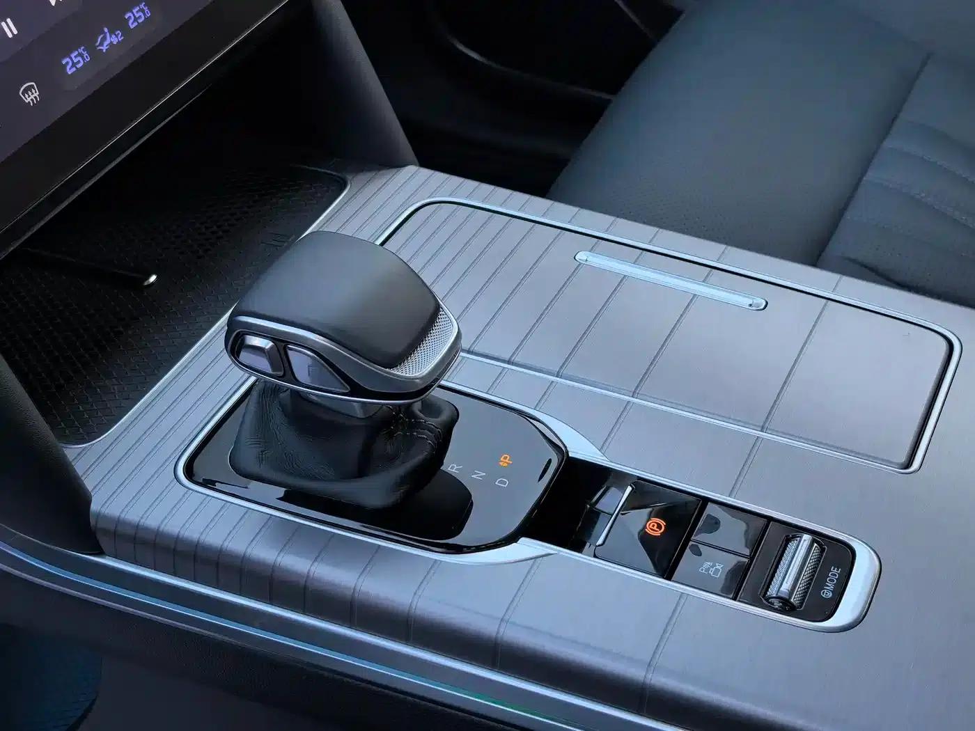 Hongqi HS7 PHEV 2024 2.0T PHEV 4WD Flagship Edition 6-seater — миниатюра 6