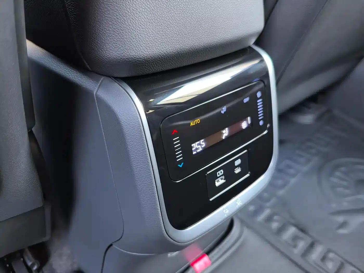 Hongqi HS7 PHEV 2024 2.0T PHEV 4WD Flagship Edition 6-seater — миниатюра 7