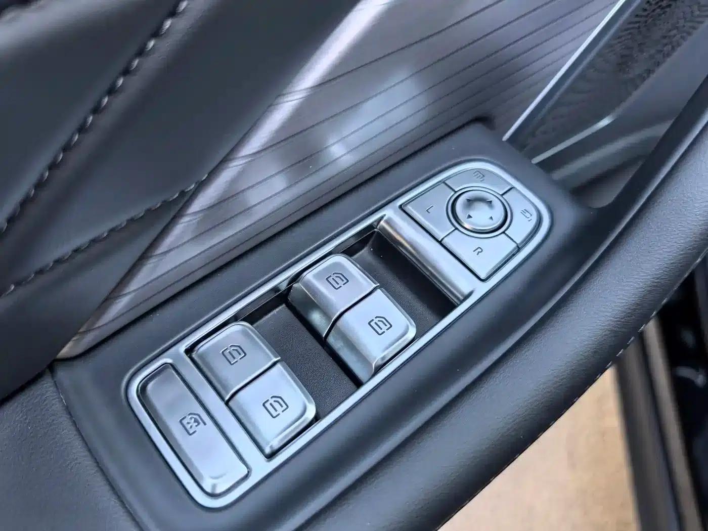 Hongqi HS7 PHEV 2024 2.0T PHEV 4WD Flagship Edition 6-seater — миниатюра 9