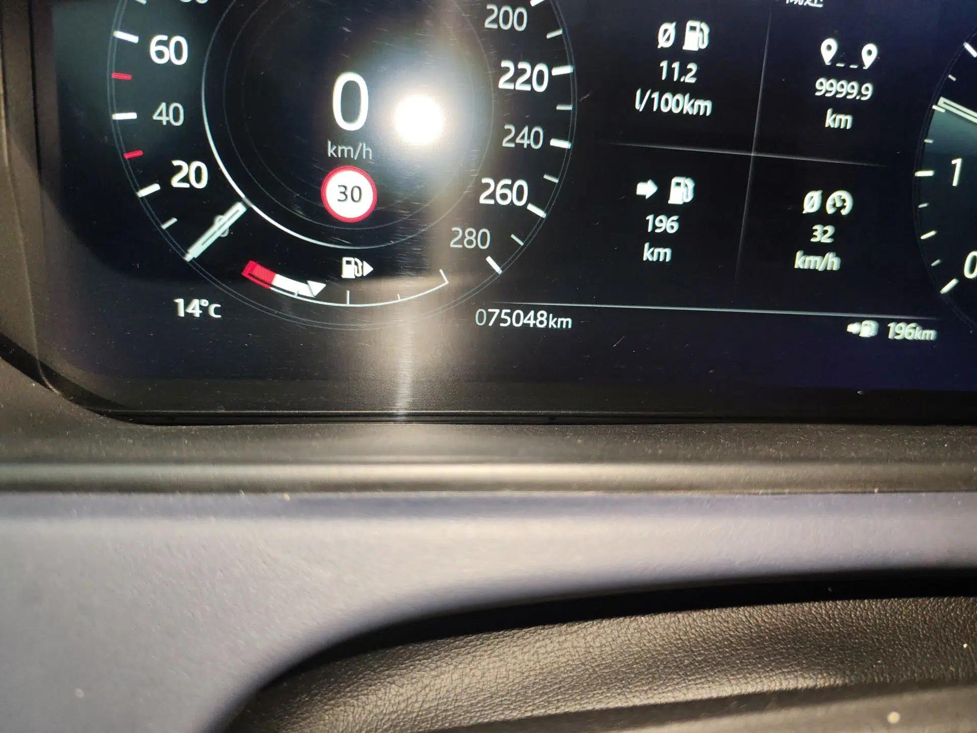Land Rover Range Velar 2021 P250 Sparkling Black Limited Edition — миниатюра 11