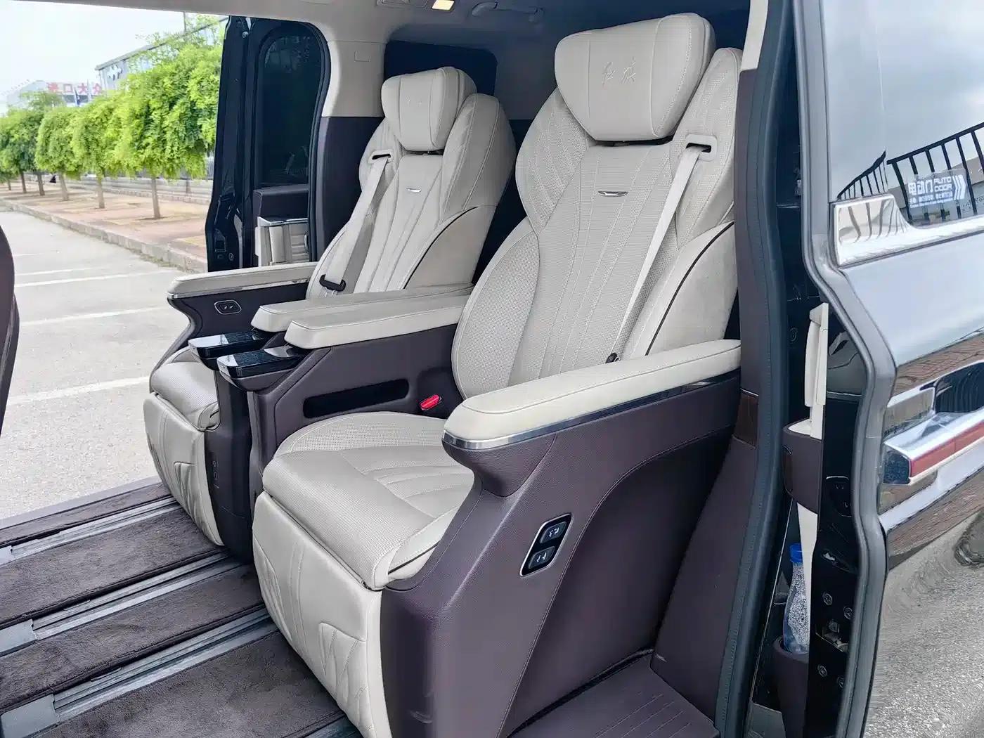 Hongqi HQ9 2023 2.0T Intelligent Flagship Edition — миниатюра 6