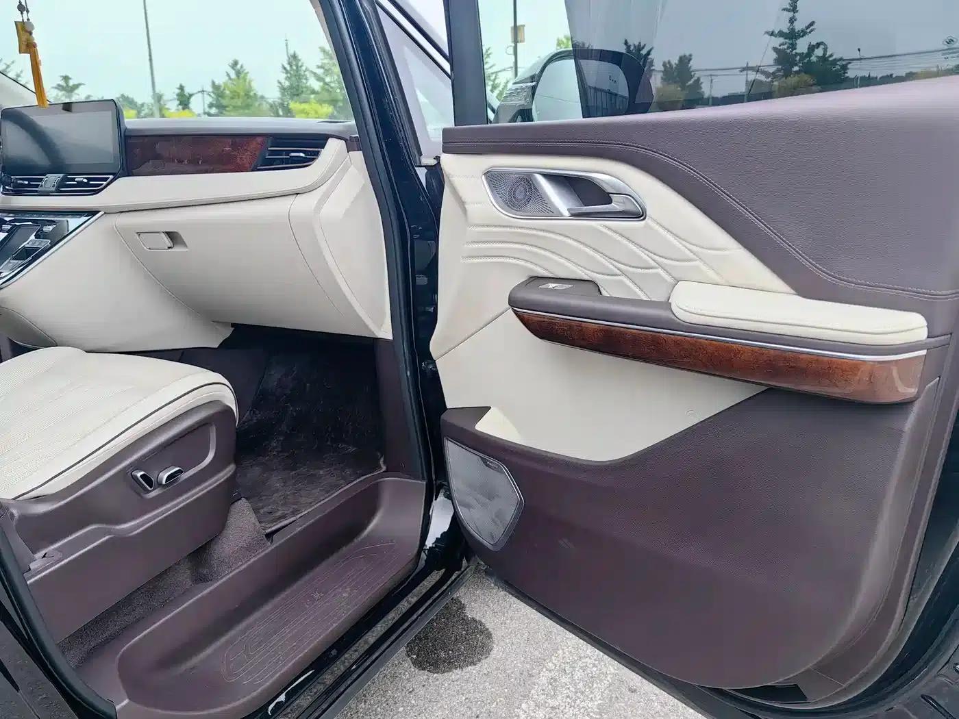 Hongqi HQ9 2023 2.0T Intelligent Flagship Edition — миниатюра 8