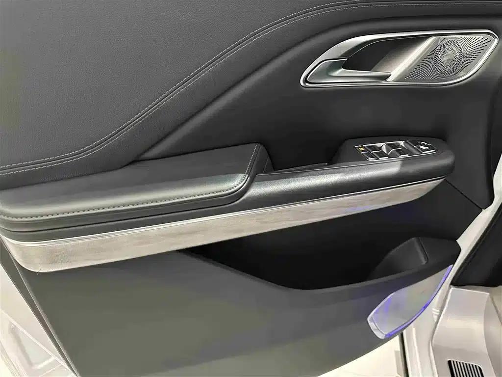 Hongqi HQ9 2023 2.0T Intelligent Flagship Edition — миниатюра 6