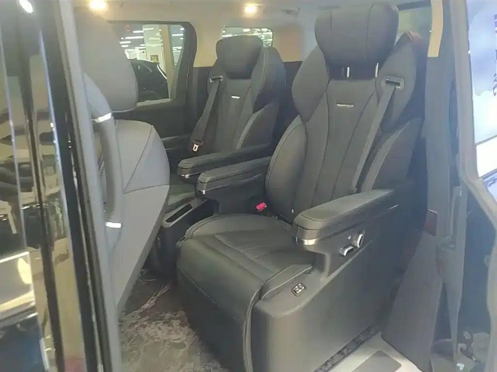 Hongqi HQ9 2023 2.0T Intelligent Flagship Edition — миниатюра 17