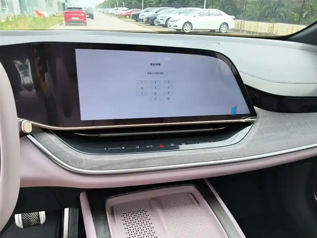 Hongqi Tiangong 08 2025 680 Ultra 4WD Edition — миниатюра 13