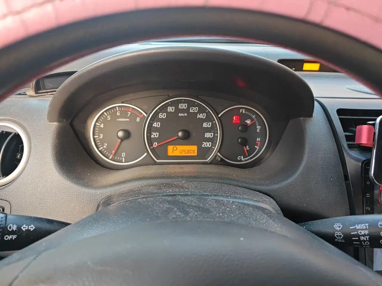 Suzuki Swift 2014 1.5L Automatic Fashion Edition — миниатюра 13