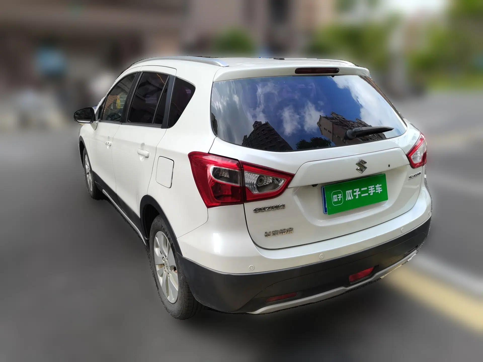 Suzuki S-Cross 2014 1.6L CVT Two-Wheel Drive Elite Version — миниатюра 4