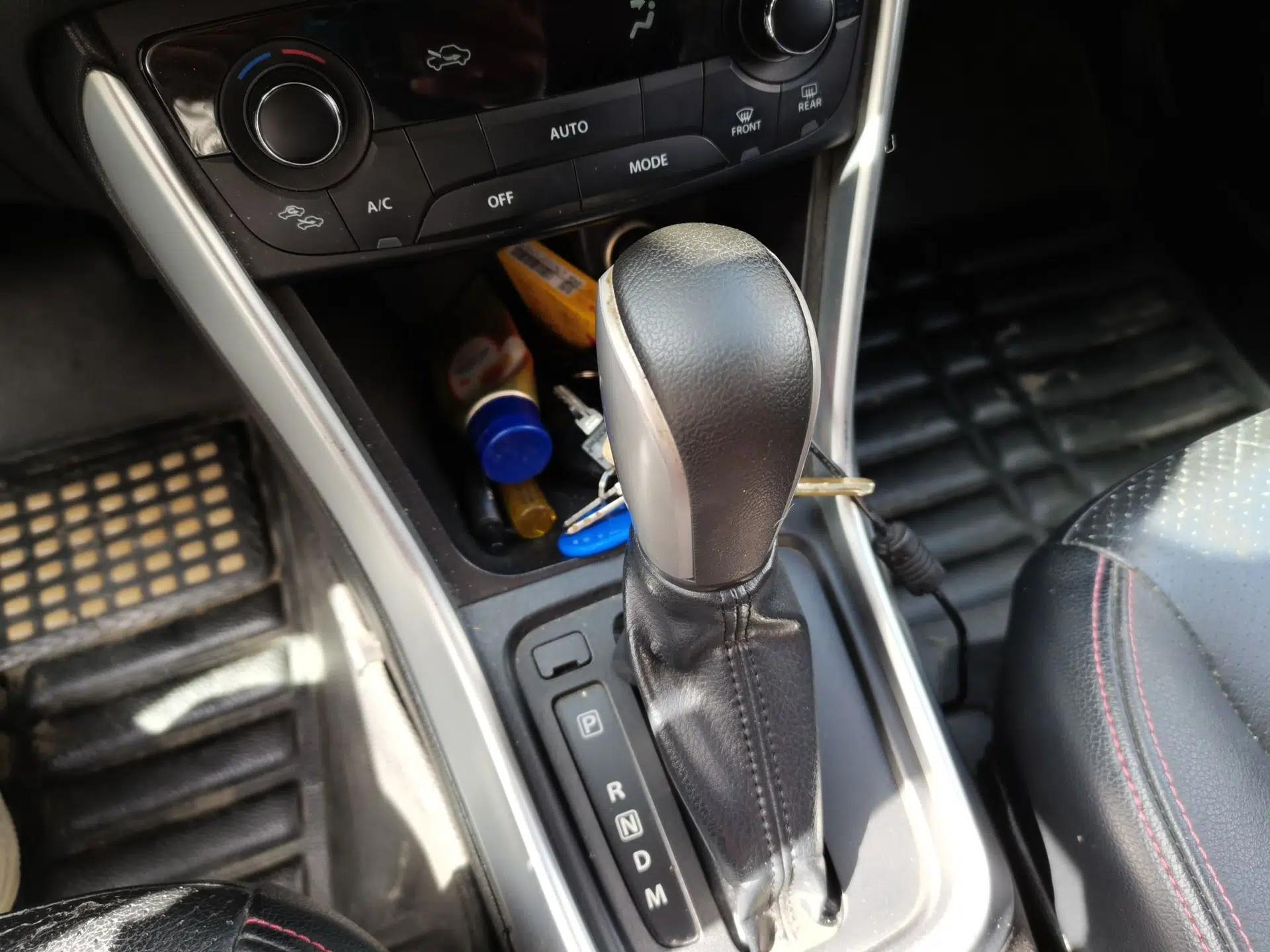 Suzuki S-Cross 2014 1.6L CVT Two-Wheel Drive Elite Version — миниатюра 9