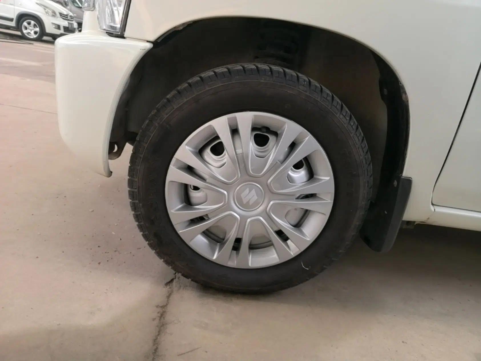 Suzuki Wagon R 2016 1.4L Manual Value Model — миниатюра 8