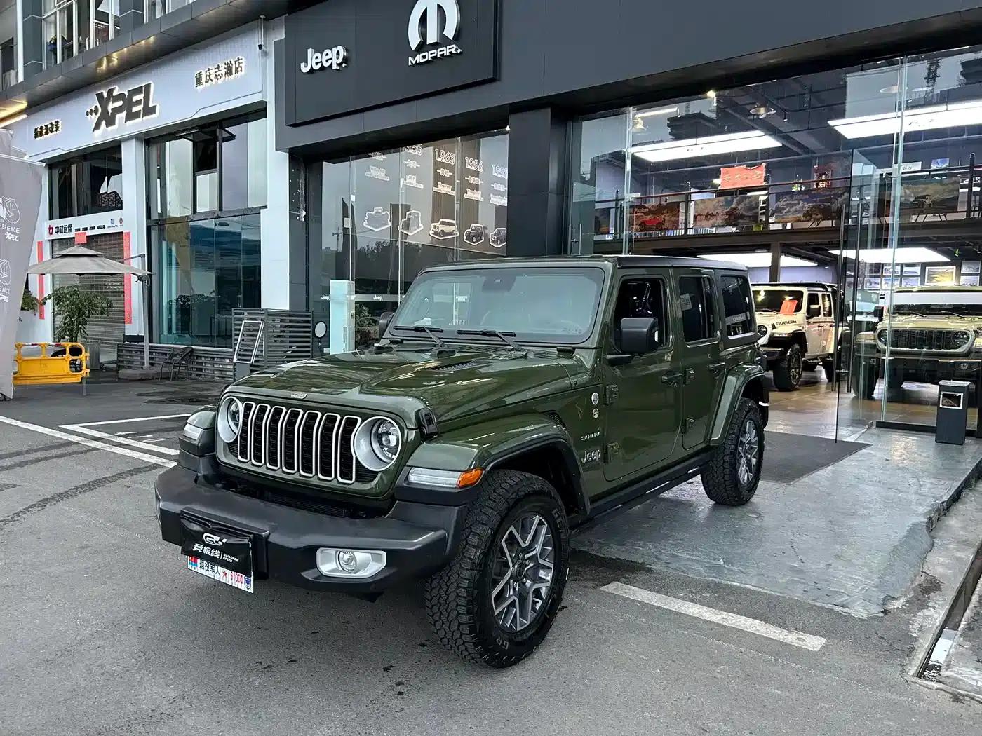 2024 Jeep Wrangler 2.0T Sahara 4-Door Edition — миниатюра 1
