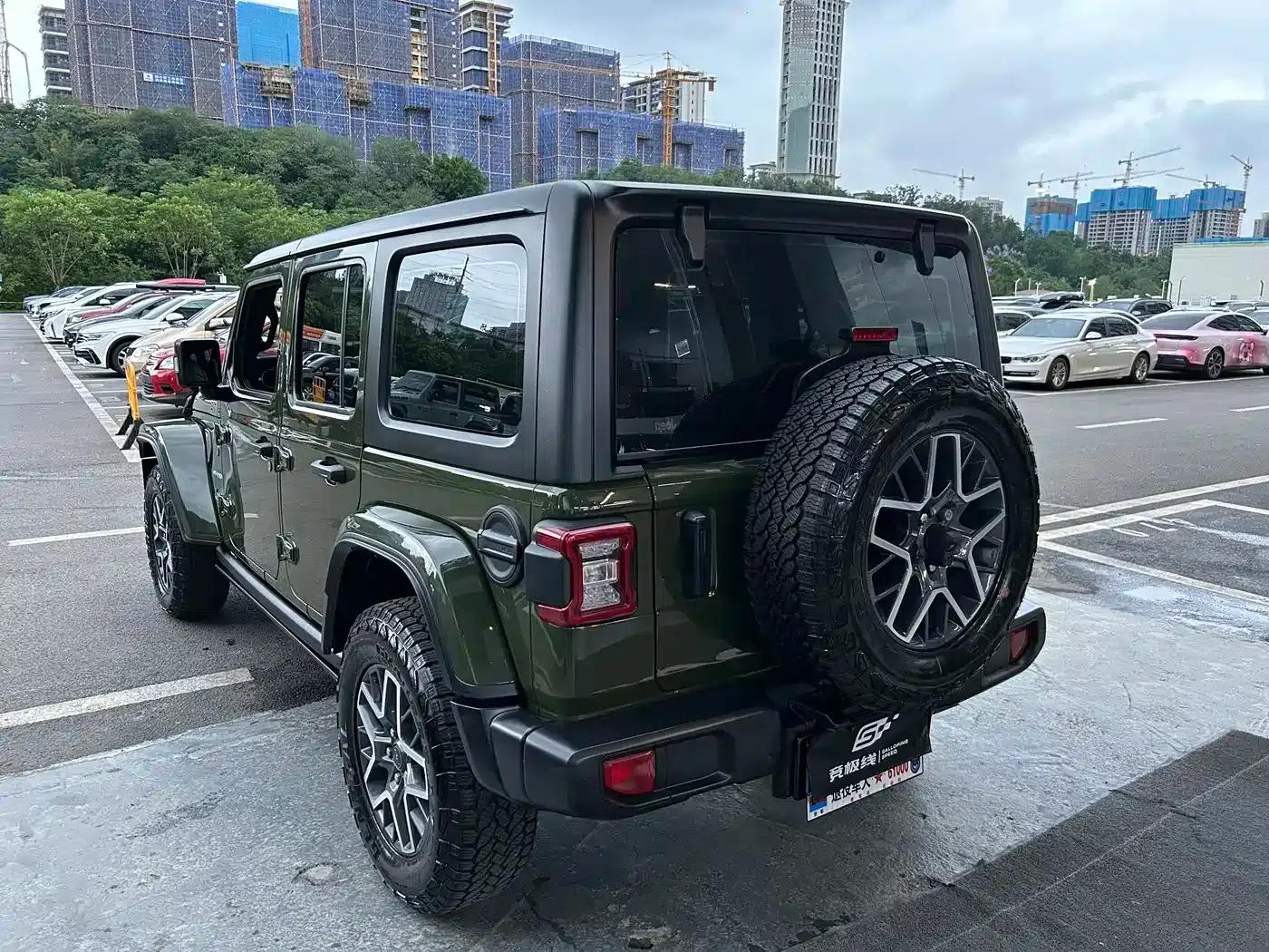 2024 Jeep Wrangler 2.0T Sahara 4-Door Edition — миниатюра 13
