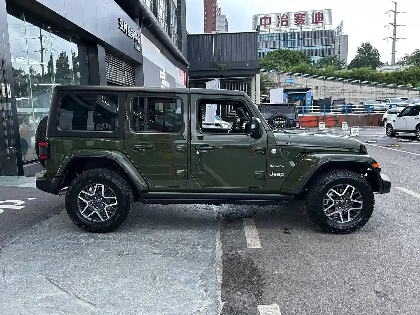 2024 Jeep Wrangler 2.0T Sahara 4-Door Edition — миниатюра 16