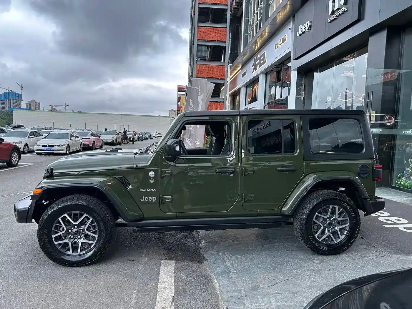 2024 Jeep Wrangler 2.0T Sahara 4-Door Edition — миниатюра 4