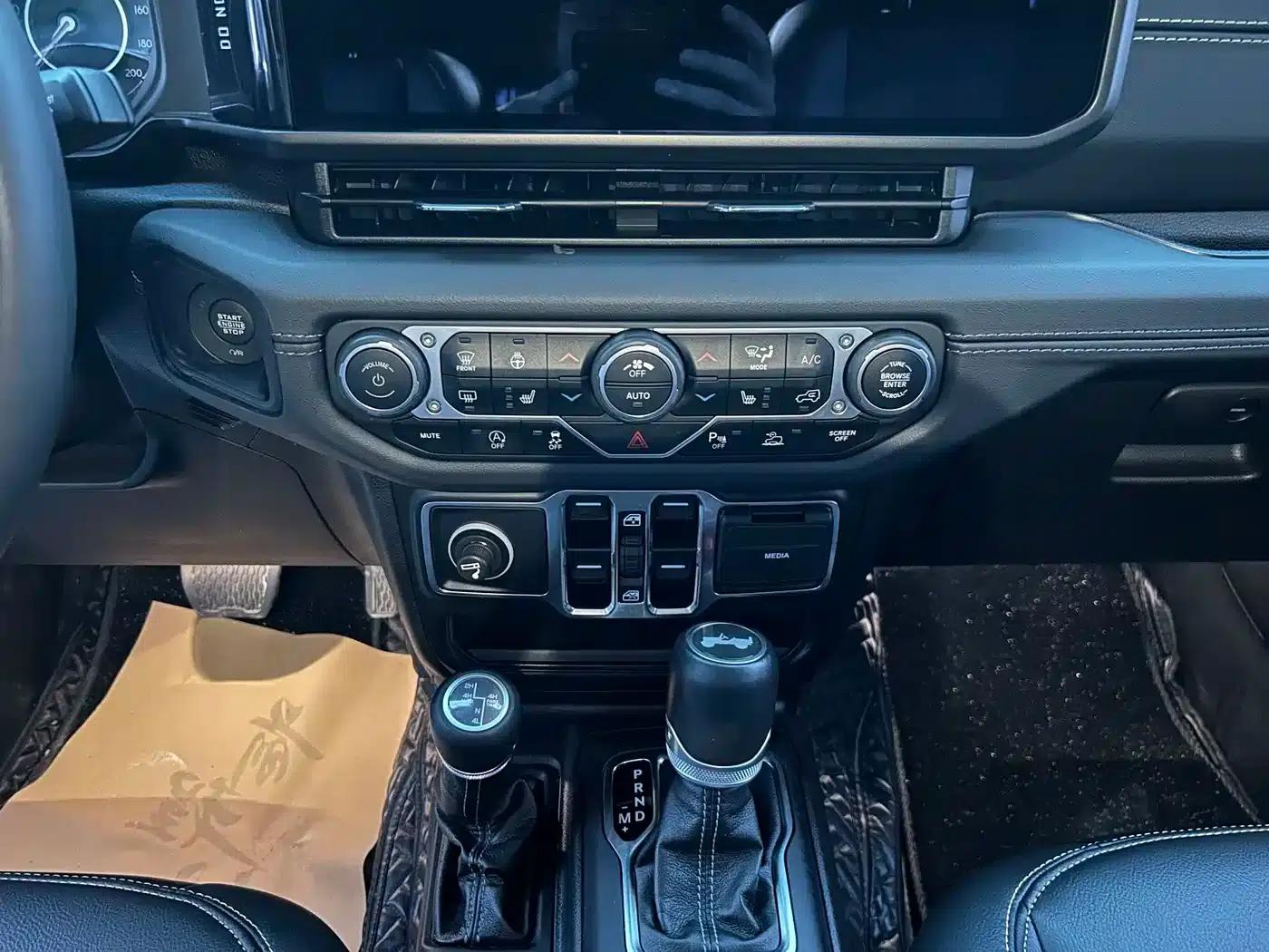 2024 Jeep Wrangler 2.0T Sahara 4-Door Edition — миниатюра 10
