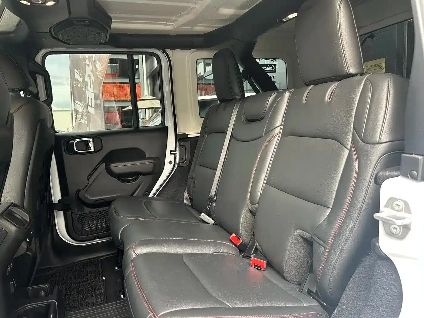 2024 Jeep Wrangler 2.0T Canadian Spec — миниатюра 12