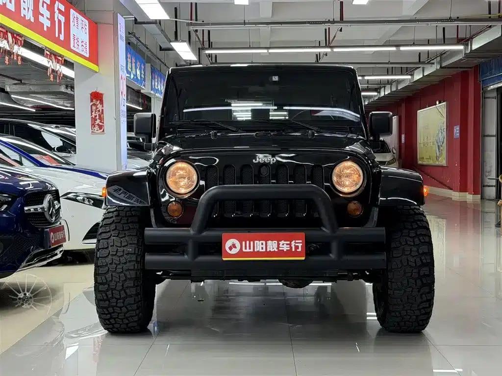 2008 Jeep Wrangler 3.8L Sahara 4-door version — миниатюра 2
