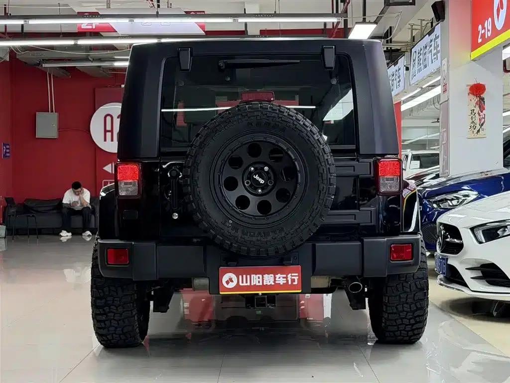 2008 Jeep Wrangler 3.8L Sahara 4-door version — миниатюра 4