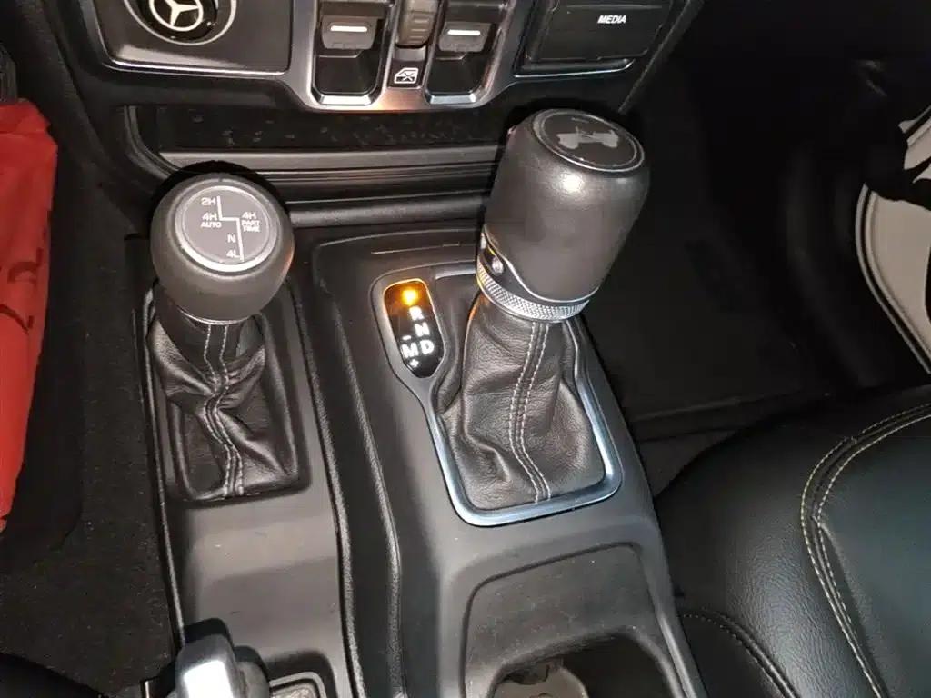 2024 Jeep Wrangler 2.0T Sahara 4-Door Edition — миниатюра 14