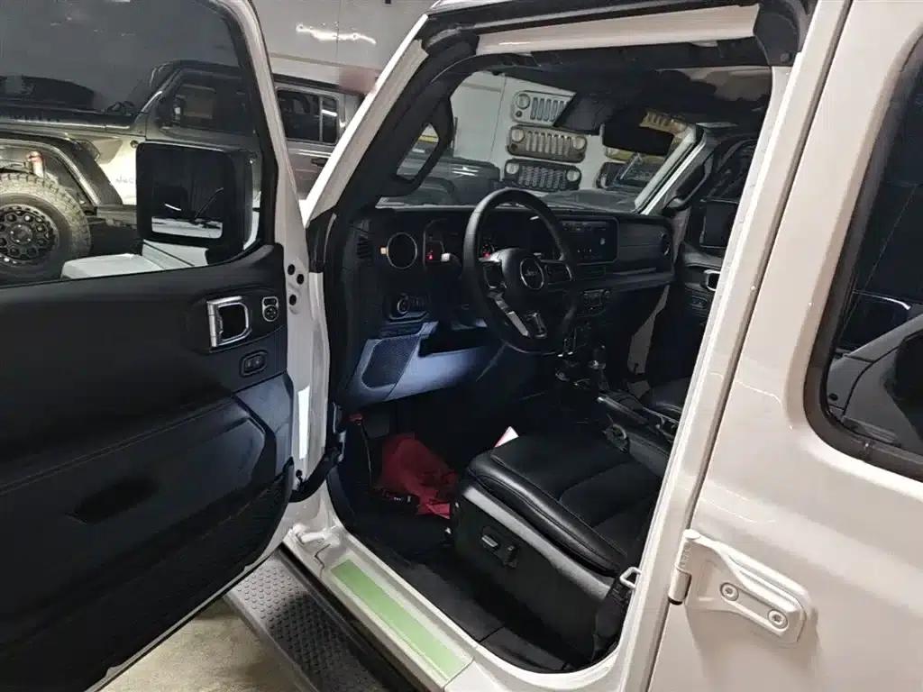 2024 Jeep Wrangler 2.0T Sahara 4-Door Edition — миниатюра 15