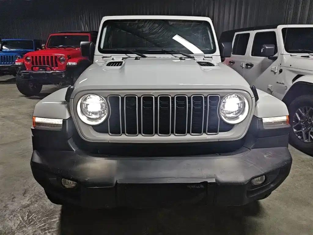 2024 Jeep Wrangler 2.0T Sahara 4-Door Edition — миниатюра 3