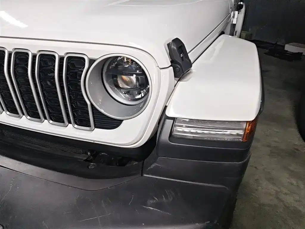 2024 Jeep Wrangler 2.0T Sahara 4-Door Edition — миниатюра 24