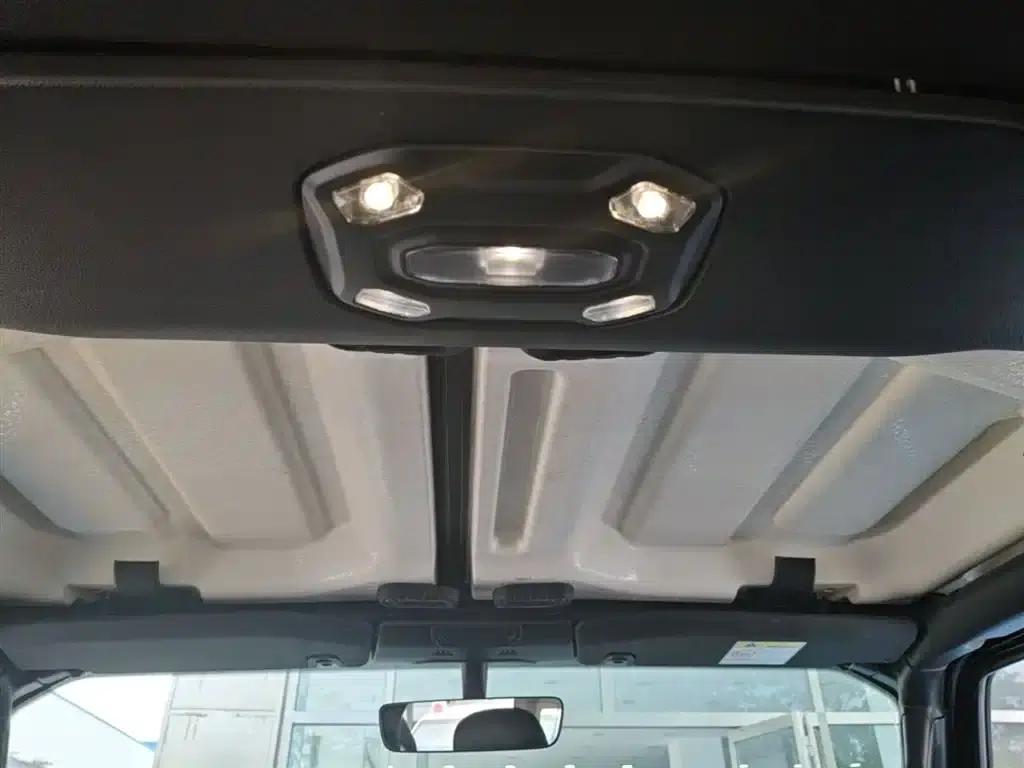 2021 Jeep Wrangler 2.0T Rubicon 4-Door — миниатюра 25