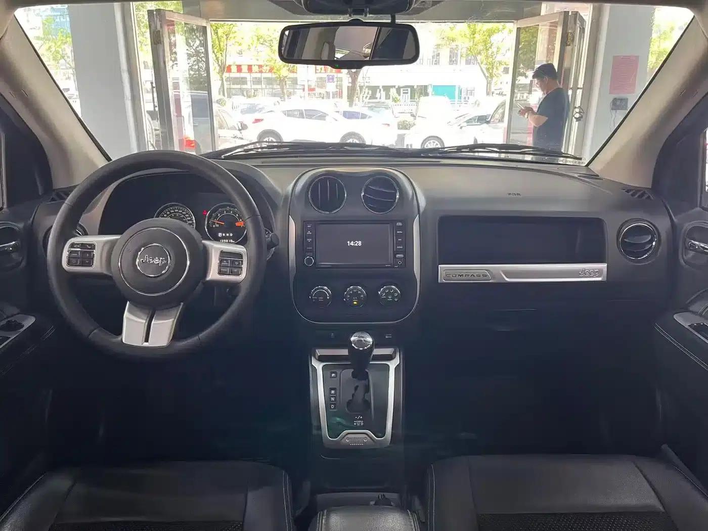 2014 Imported Jeep Compass Facelift 2.4L AWD Comfort Edition — миниатюра 9