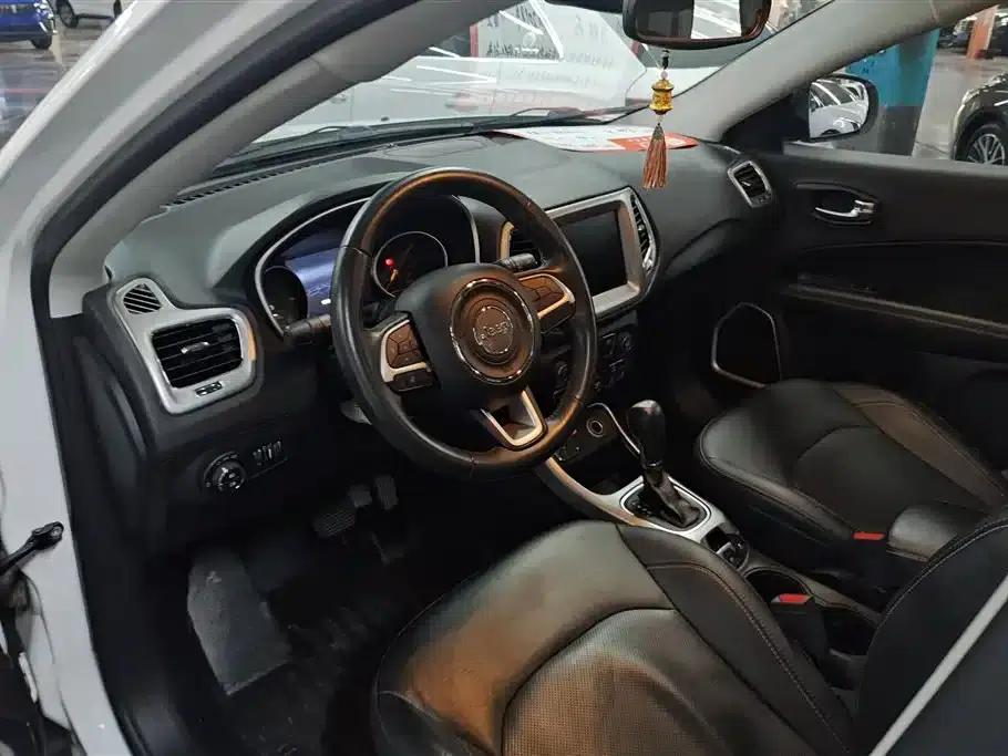 Compass 2017 200T Automatic Family Edition — миниатюра 12