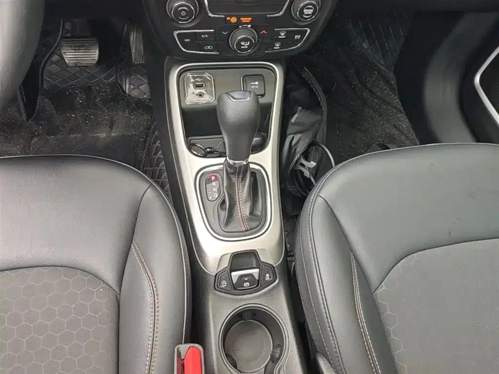 Jeep Compass 2020 220T Automatic Leading Edition — миниатюра 14