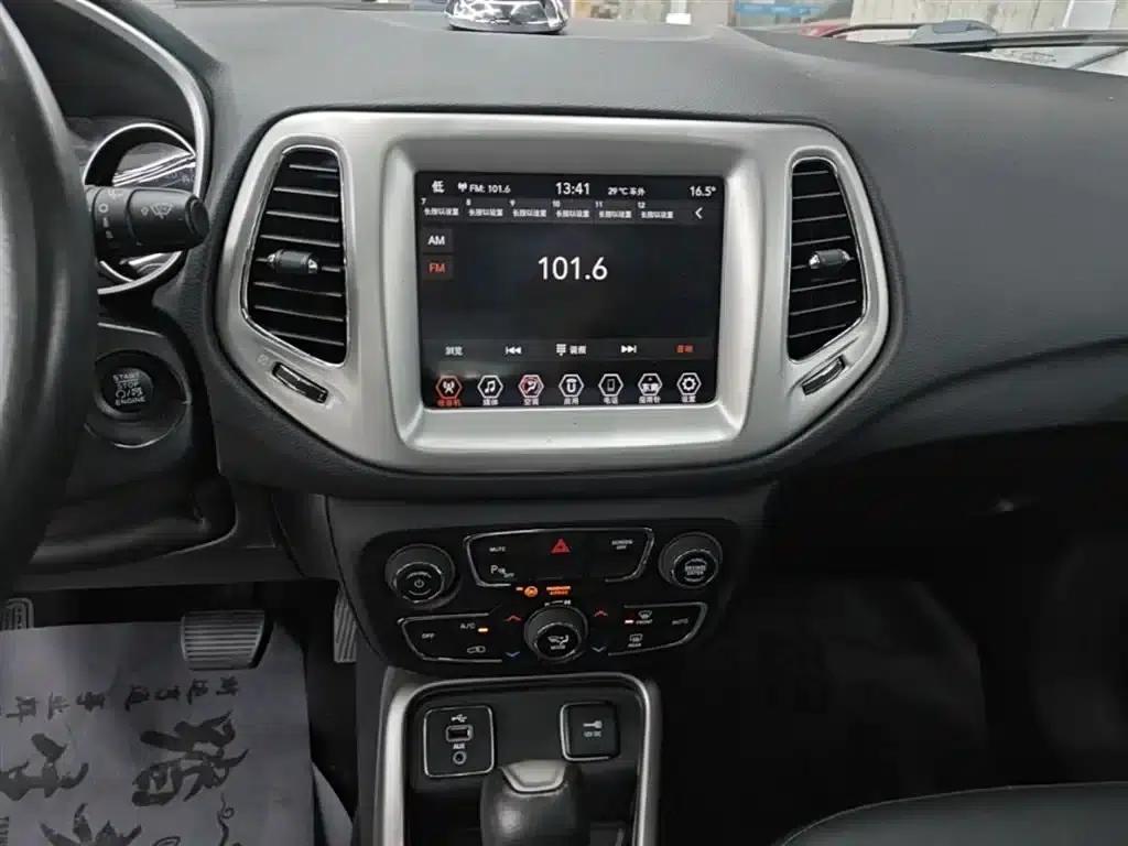 Compass 2017 200T Automatic Family Edition — миниатюра 13