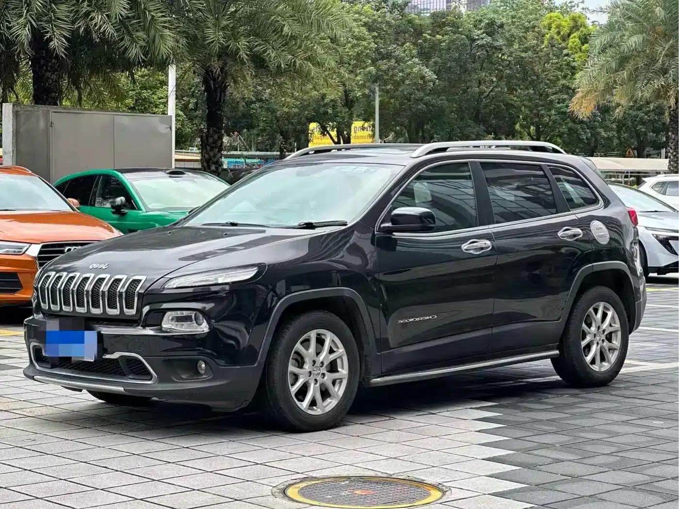 Jeep Cherokee 2017 2.0L Premium Edition — миниатюра 2