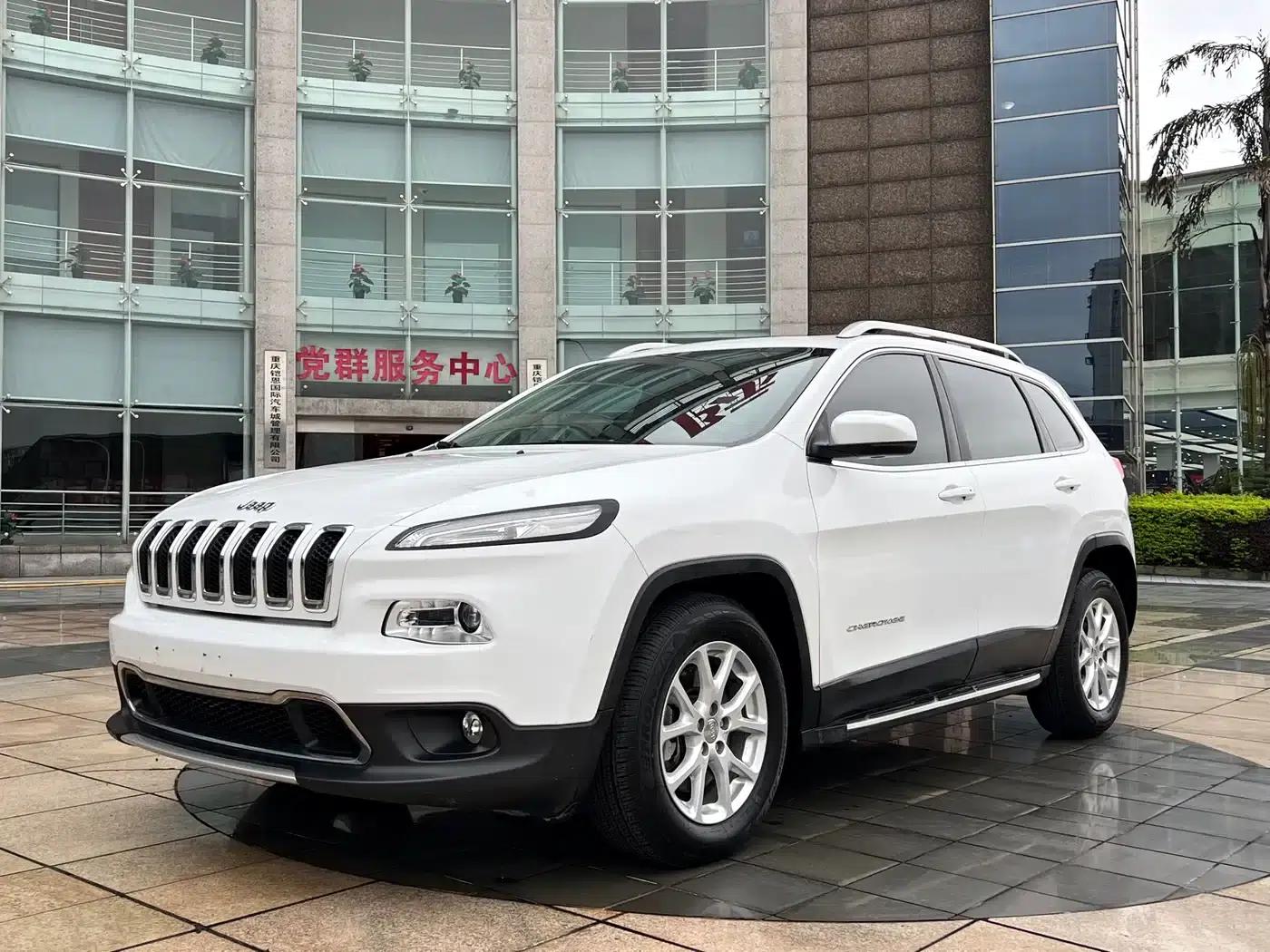 Jeep Cherokee 2017 2.0L Premium Edition — миниатюра 1