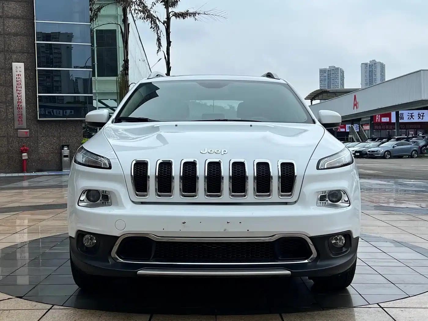 Jeep Cherokee 2017 2.0L Premium Edition — миниатюра 2