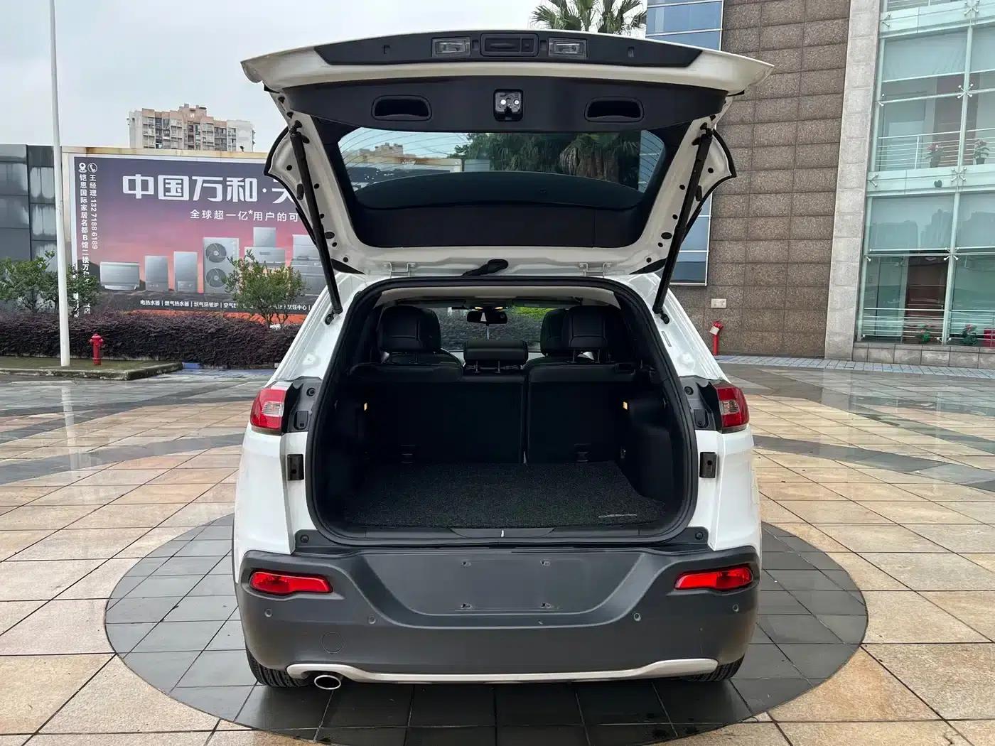Jeep Cherokee 2017 2.0L Premium Edition — миниатюра 19